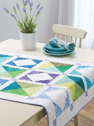 Annie's Quilting Precut Table Runners & Toppers Pattern Book - 13 Precut Friendly Projects (Softcover) A141401
