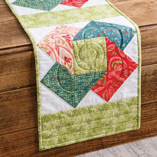 Annie's Quilting Fat Quarter-Friendly Quilts Pattern Book - 12 Fun Projects From Table Runners to Bed Quilts (Softcover) A141491