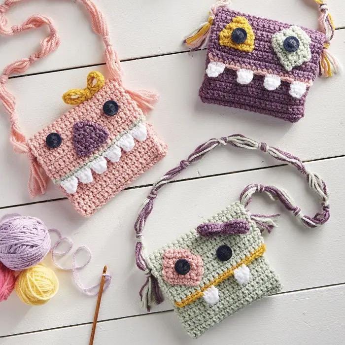 Annie's Crochet Learn To Crochet A Beginner's Guide 10 Projects with Video Tutorials & Instructions Without Abbreviations (Softcover) 871883