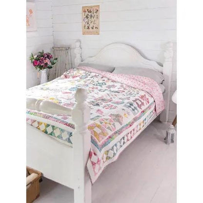 David & Charles Quilt Patterns Alice's Wonderland Sampler Quilt 100 Quilt Blocks to Improve Your Sewing Skills Book (Hardcover)