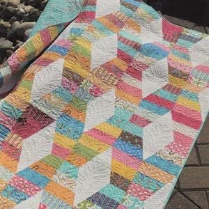 Jaybird Quilt Hugs & Kisses Quilt Pattern - 4 Size Variations Per Pattern