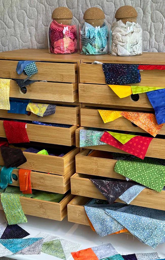 SusanClaire Mayfield Quilter's Scrap Pantry The Grab-and-Go Approach to Organizing and Making Quilts From Scraps (Softcover)