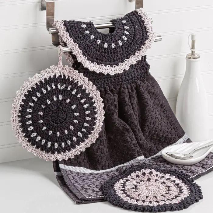 Annie's Crochet Dress Me Up Towel Toppers