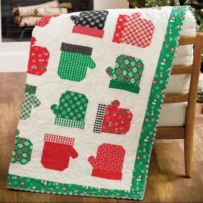 Annie's Quilting Merry Quilted Christmas Quilt Pattern Book - Brighten Your Holidays With 11 Festive Projects (Softcover) A141511
