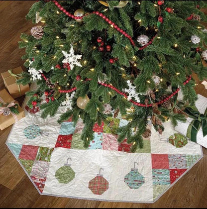 Annie's Quilting Merry Quilted Christmas Quilt Pattern Book - Brighten Your Holidays With 11 Festive Projects (Softcover) A141511